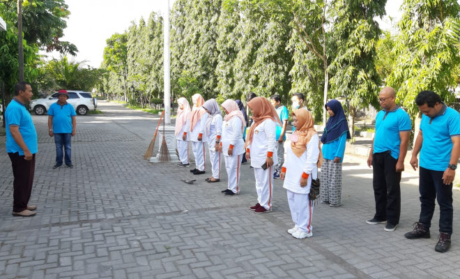 JUMAT BERSIH BADAN KESBANGPOL BERSAMA DHARMA WANITA PERSATUAN